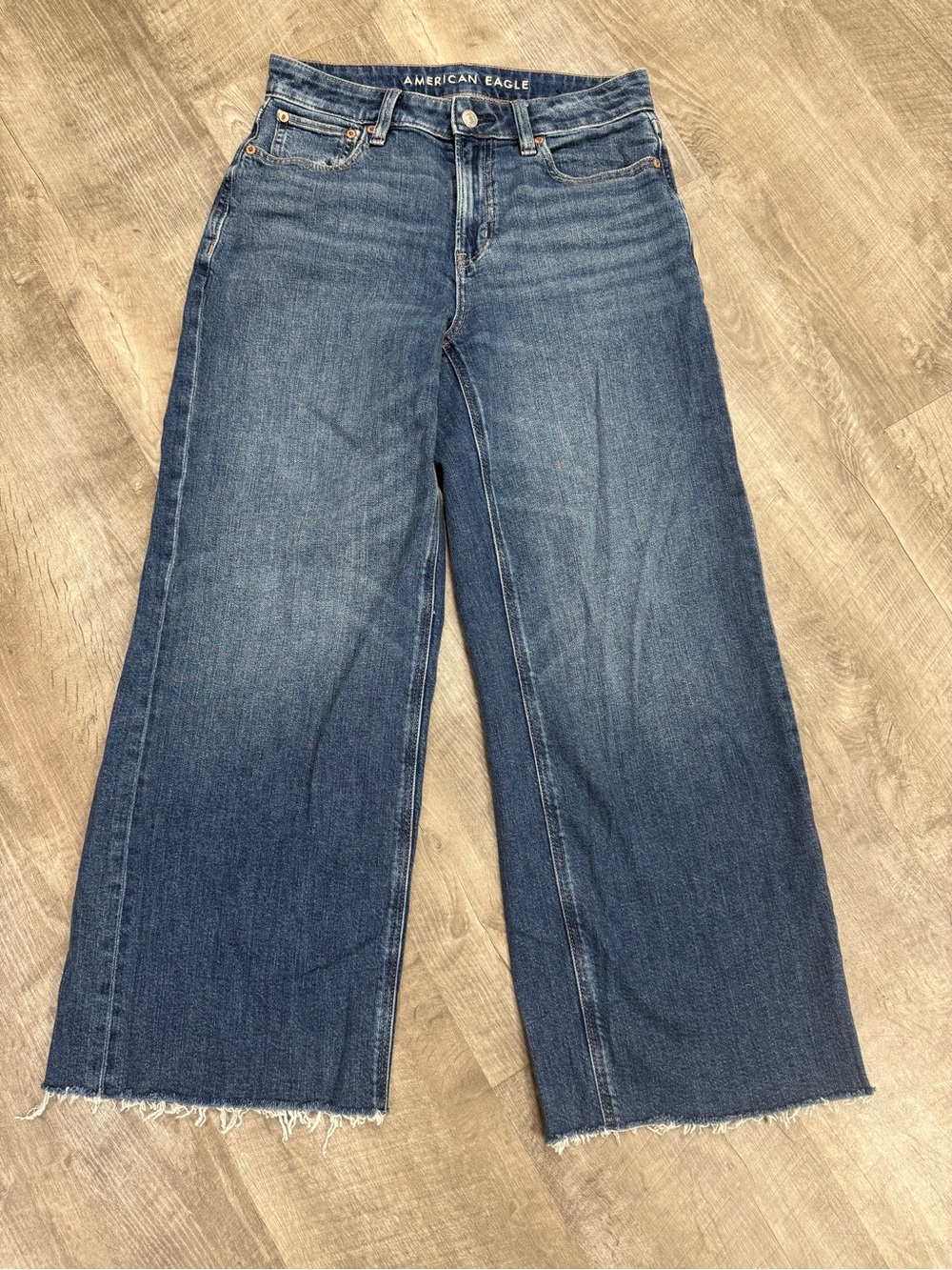American Eagle Super High-Rise Baggy Wide Leg Jeans in Dark Blue Wash- SHORT